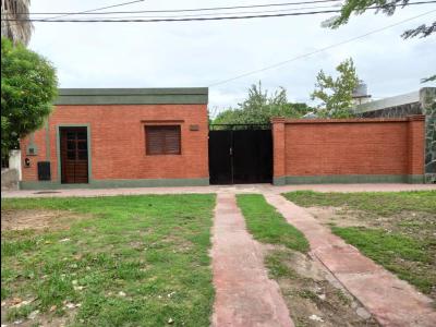 Casas Venta Santiago Del Estero Vendo casa y local comercial sobre Aguirre.